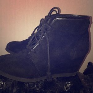 Used Black Faux-Suede Wedges